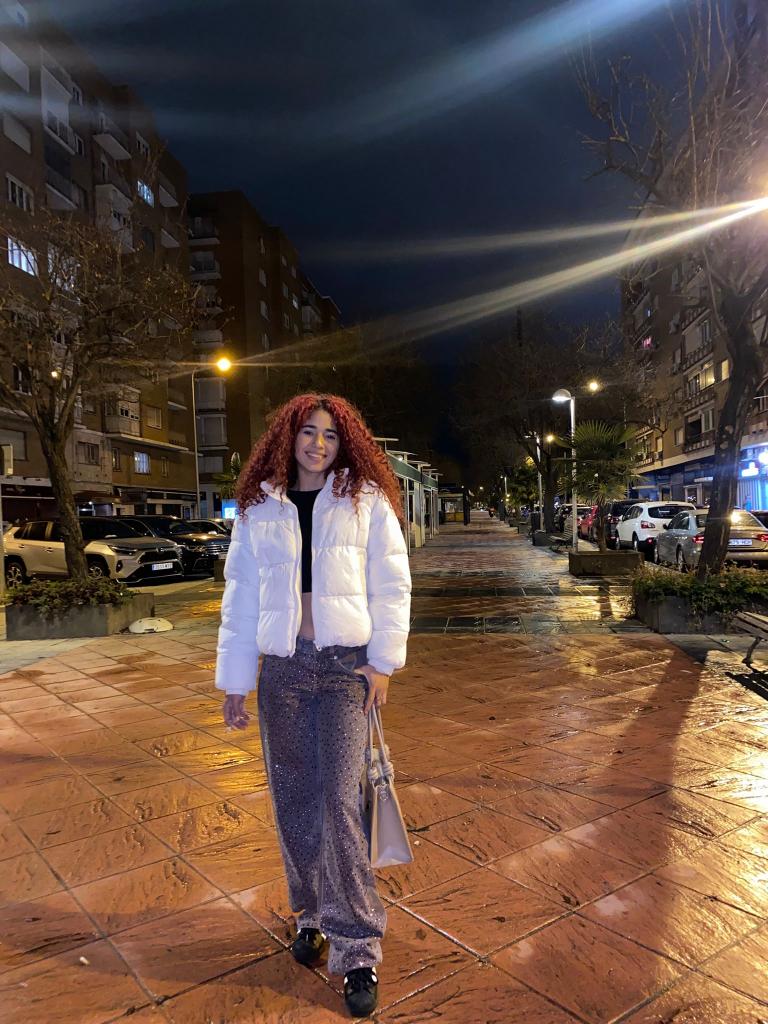 604249148: Chica busca chico en Madrid