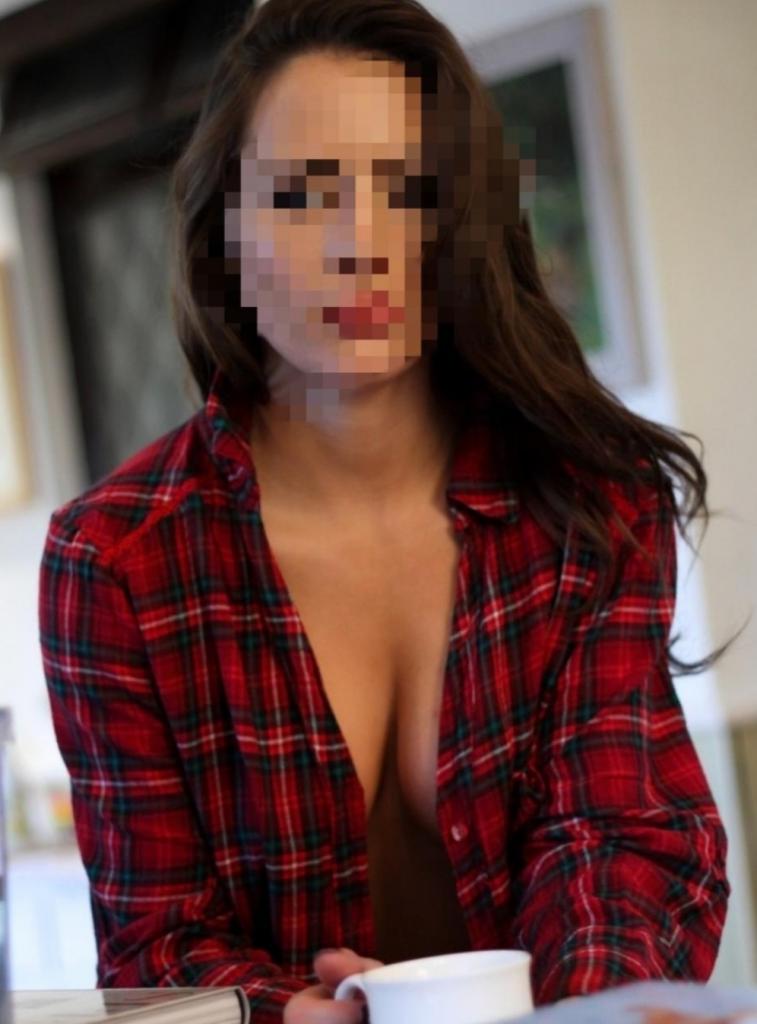 672917254: Chica busca chico en La Coruña