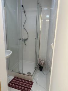 612299666: Chica busca chico en Madrid