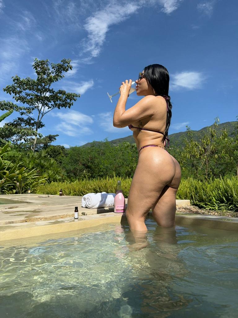 677375026: Chica busca chico en Barcelona