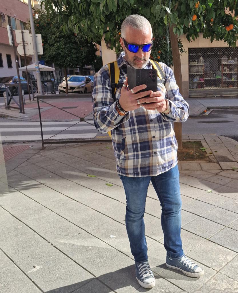 614164070: Chico busca chica en Granada