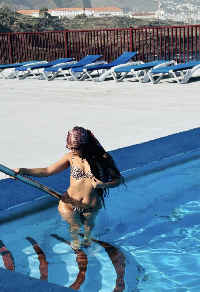 Chica busca chico en Tenerife: 