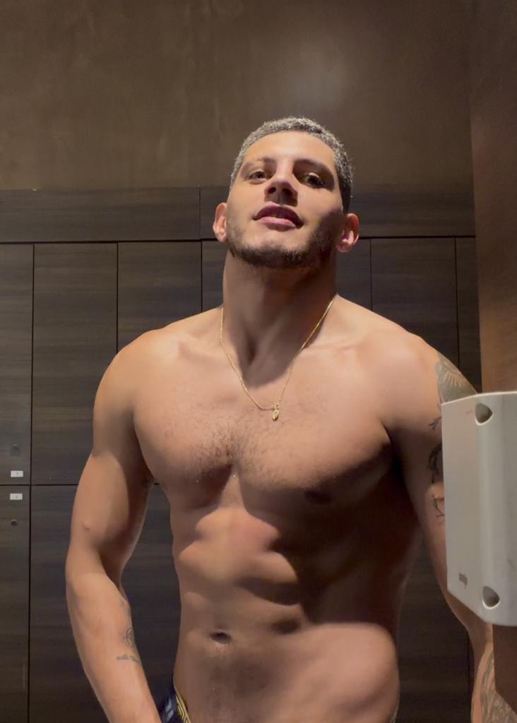 627730526: Chico busca chica en Barcelona