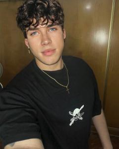 614472201: Chico busca chica en Valencia