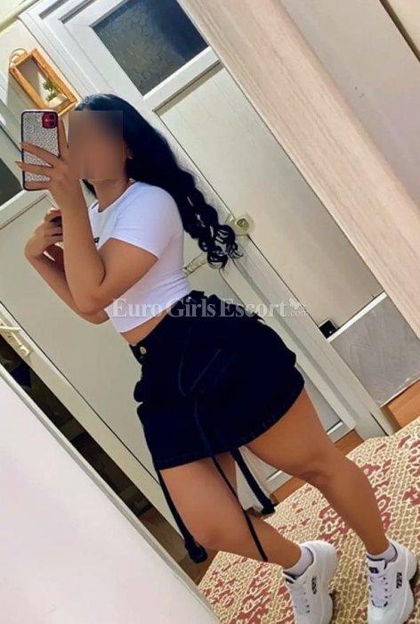 613858430: Chica busca chico en Sevilla