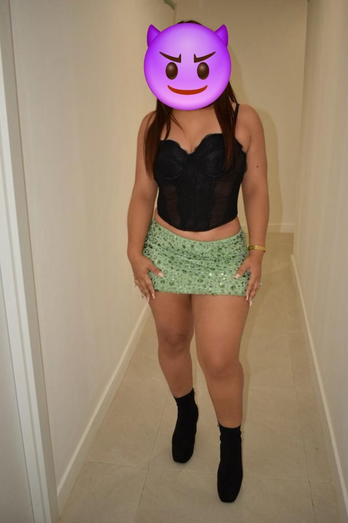 Chica busca chico en Alicante: Chica busca chico