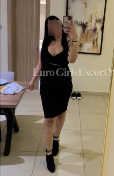 613858430: Chica busca chico en Sevilla