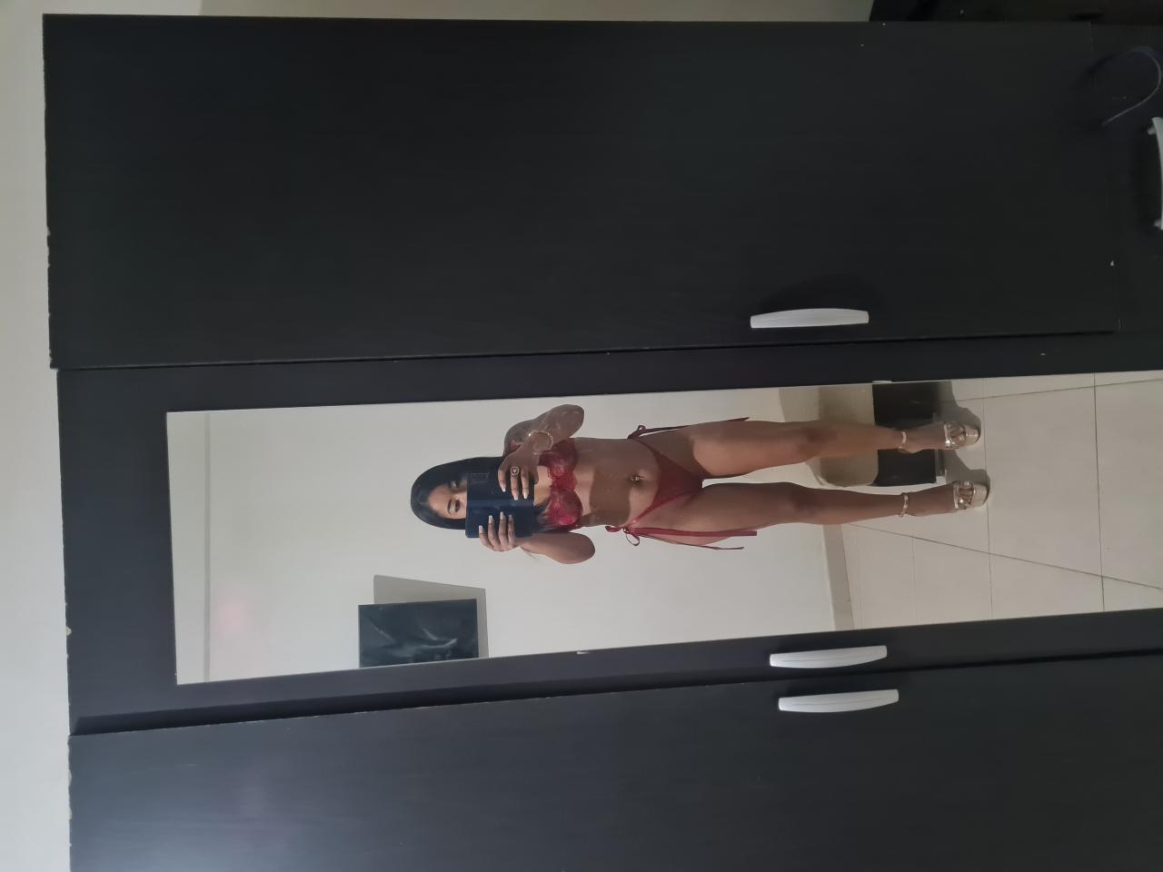 613523390: Chica busca chico en Sevilla