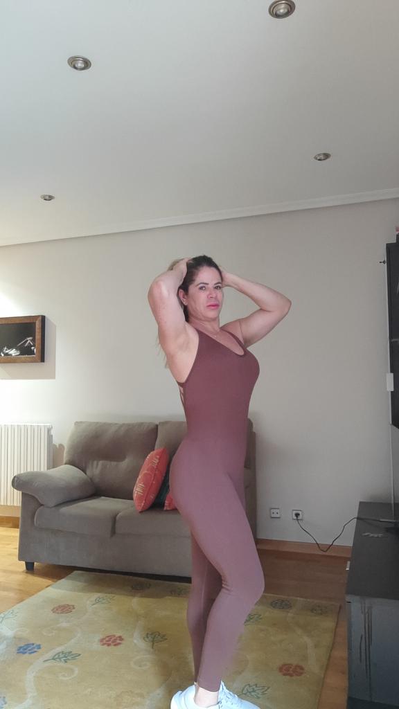 653980398: Chica busca chico en Orense