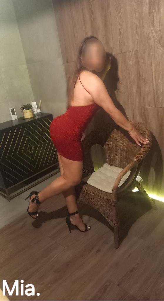 635728090: Chica busca chico en Barcelona