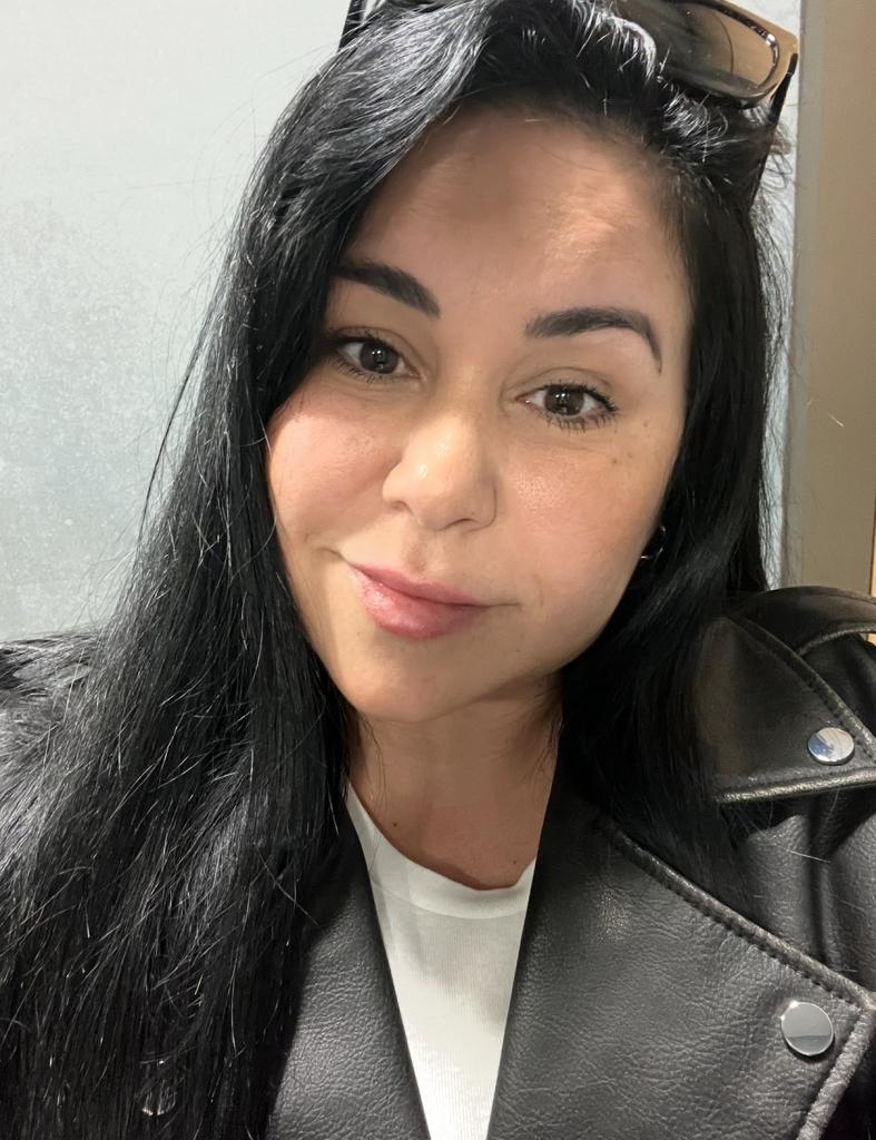 674992574: Chica busca chico en Sevilla