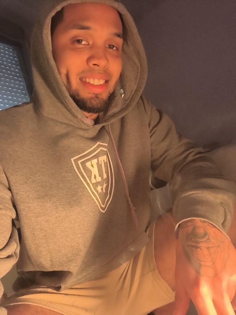 664627558: Chico busca chica en Valencia