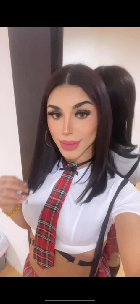 671509473: Chica busca chico en Barcelona