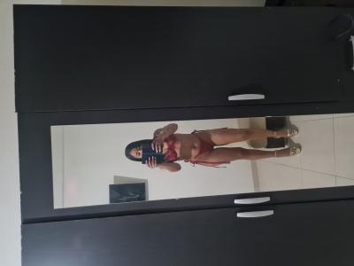 613523390: Chica busca chico en Sevilla