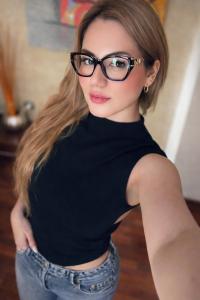 651621908: Chica busca chico en Barcelona