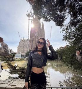 671509473: Chica busca chico en Barcelona