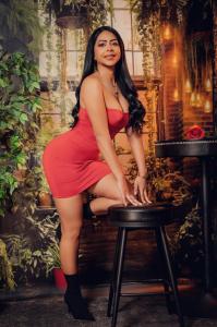 672084491: Chica busca chico en Ibiza