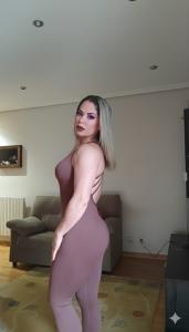 653980398: Chica busca chico en Orense