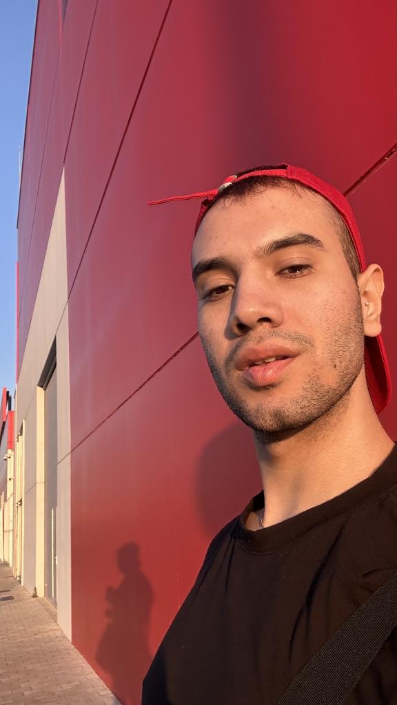 Chica busca chico en Alicante: Chica busca chico