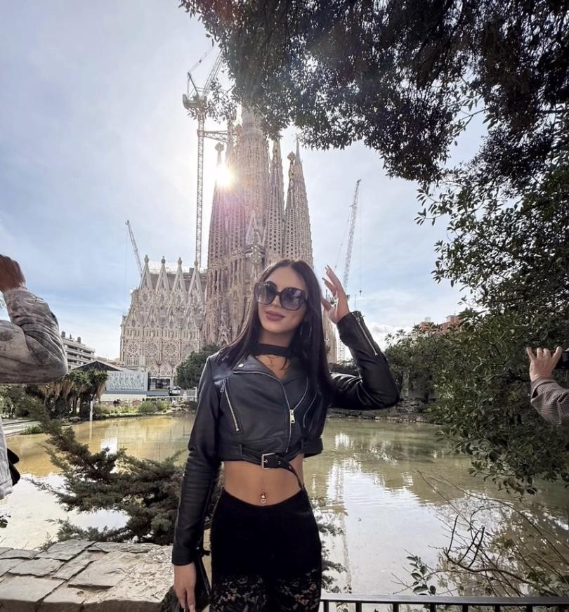 671509473: Chica busca chico en Barcelona