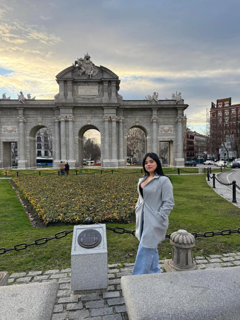 627572377: Chica busca chico en Madrid