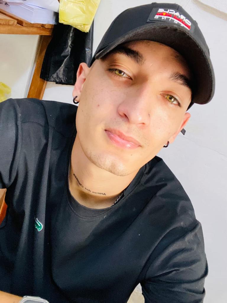 667795050: Chico busca chica en Cádiz