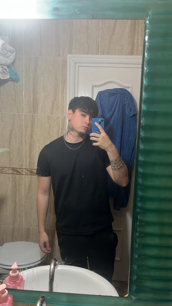 689382381: Chico busca chica en Málaga