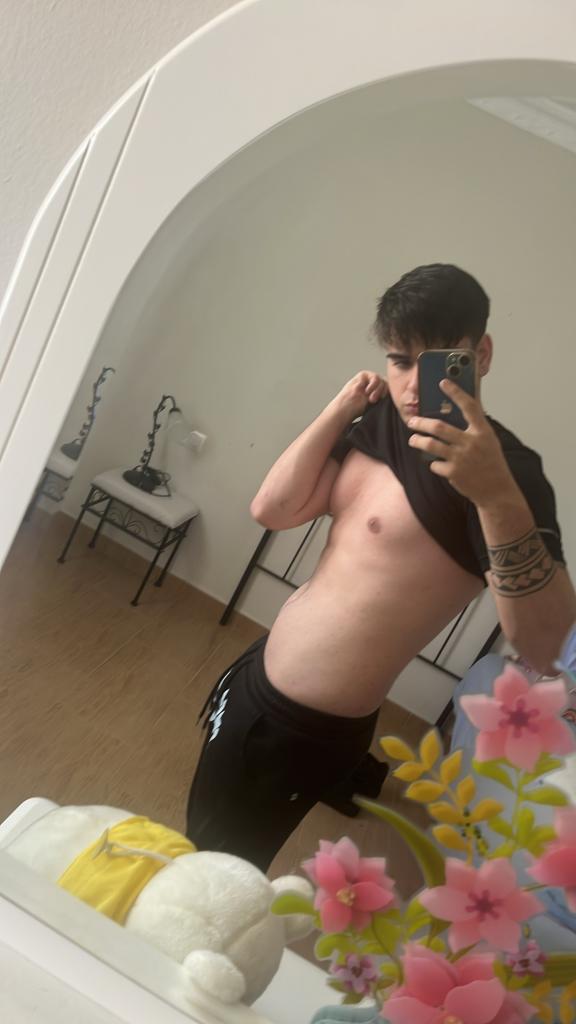 689382381: Chico busca chica en Málaga