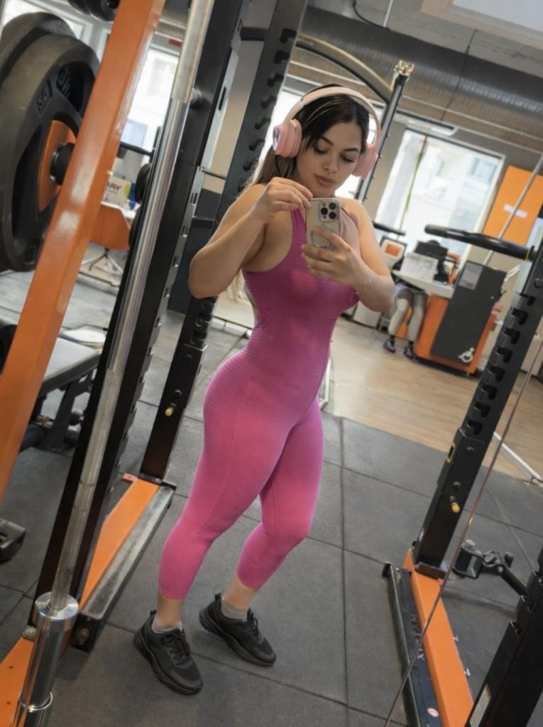 632945985: Chica busca chico en Gerona