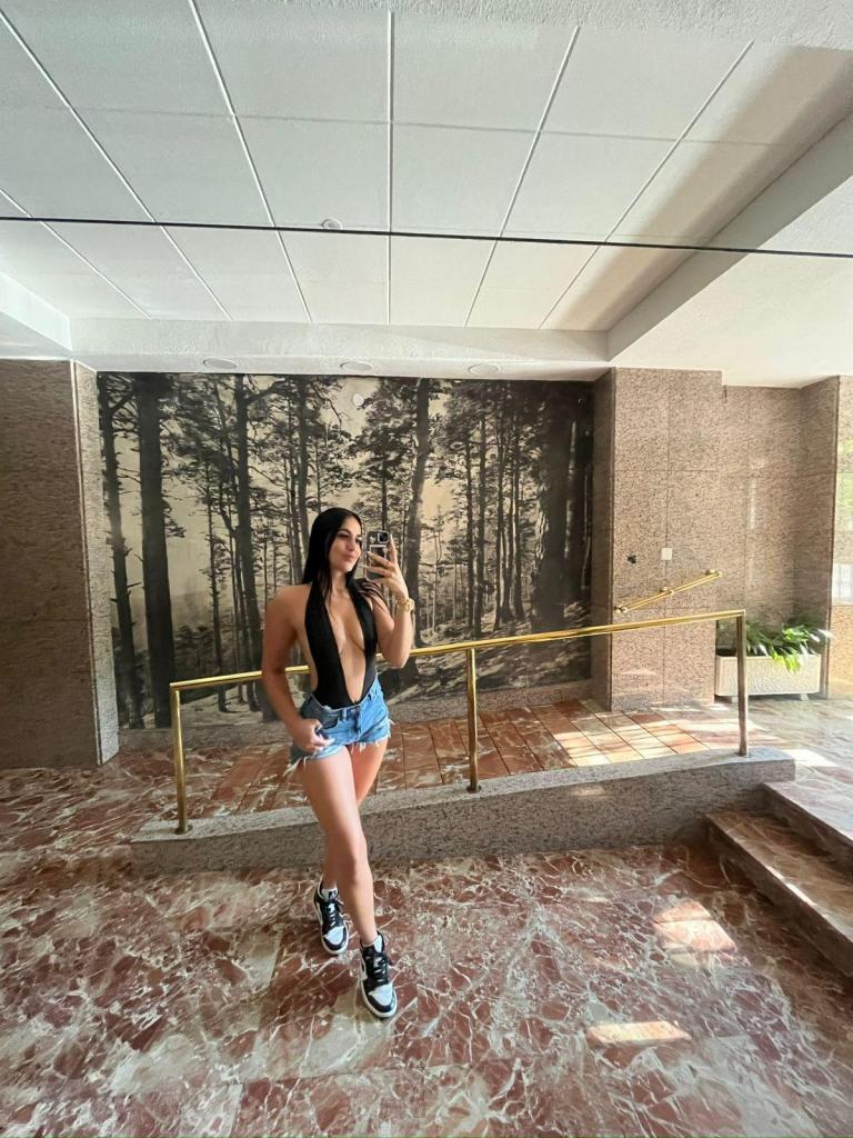 Chica busca chico en Almería: 