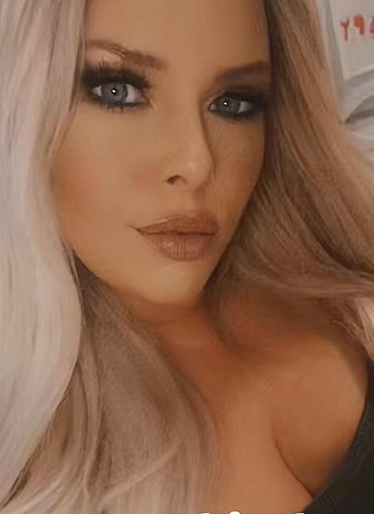 643541030: Chica busca chico en La Coruña