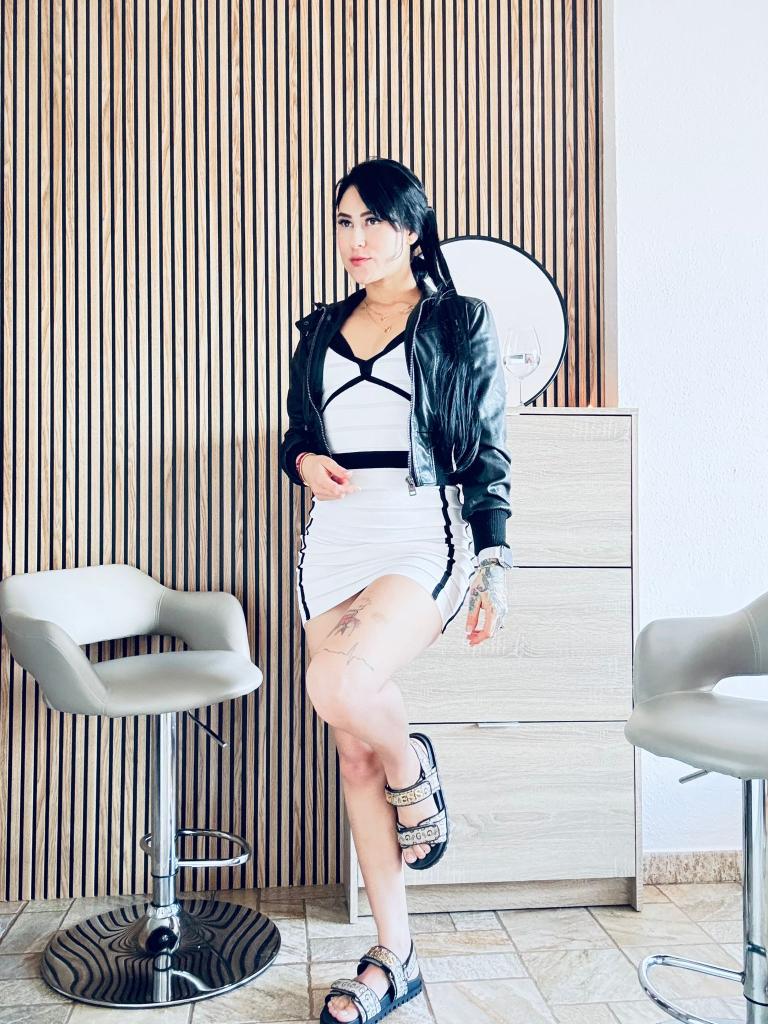 Chica busca chico en Gerona: Chica busca chico