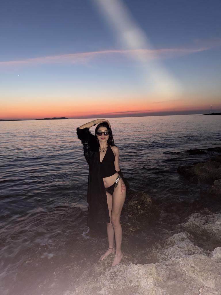 Chica busca chico en Ibiza: 