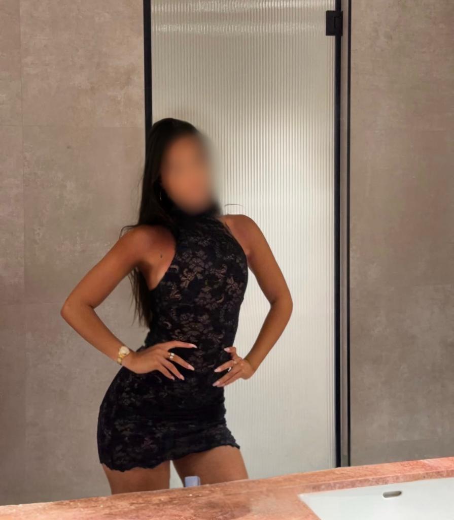 674927227: Chica busca chico en Barcelona