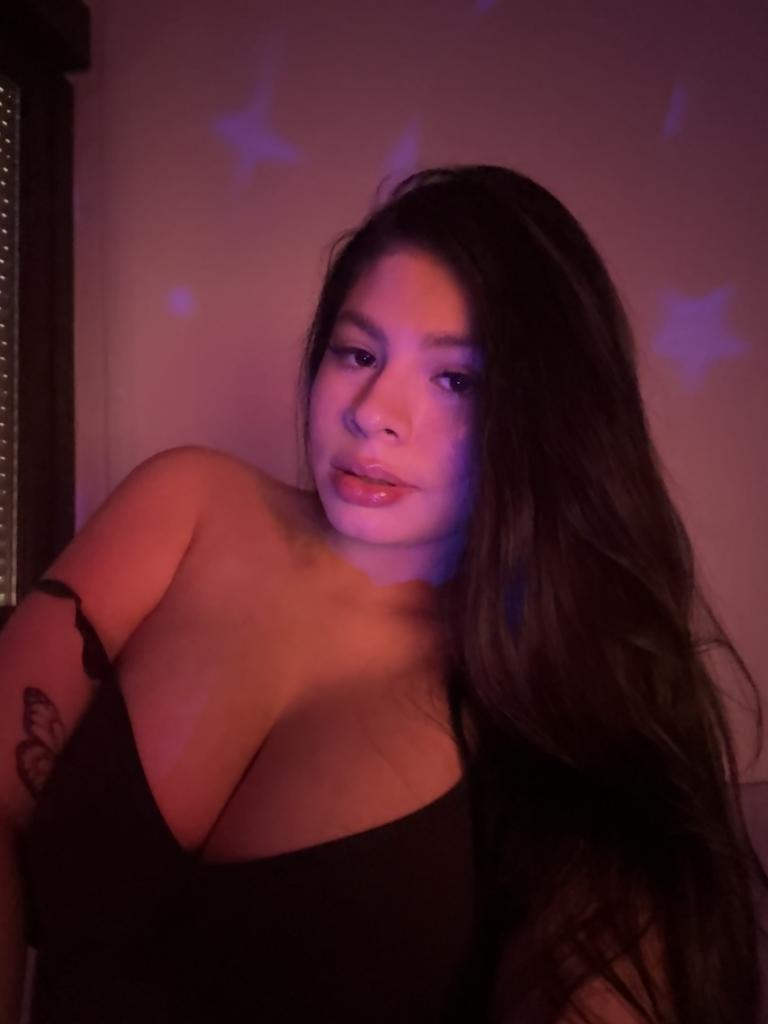 611247423: Chica busca chico en Barcelona