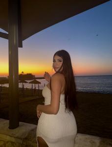 611247423: Chica busca chico en Barcelona