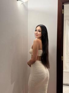 607260478: Chica busca chico en Barcelona