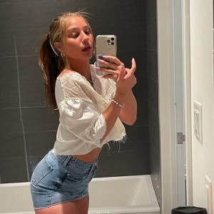 632944386: Chica busca chico en Málaga