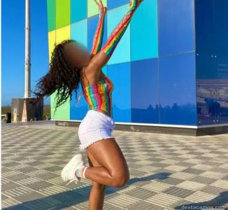 631379111: Chica busca chico en Barcelona