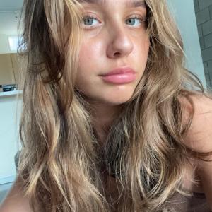 632944386: Chica busca chico en Málaga