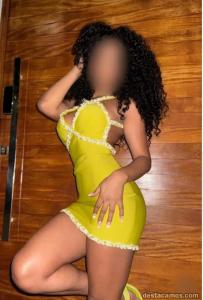 631379111: Chica busca chico en Barcelona