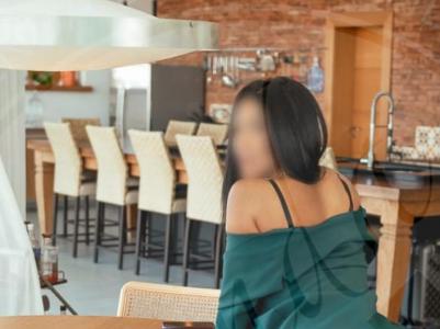 631121599: Chica busca chico en Gerona