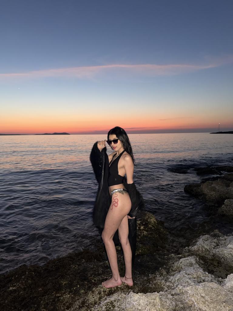 Chica busca chico en Ibiza: 