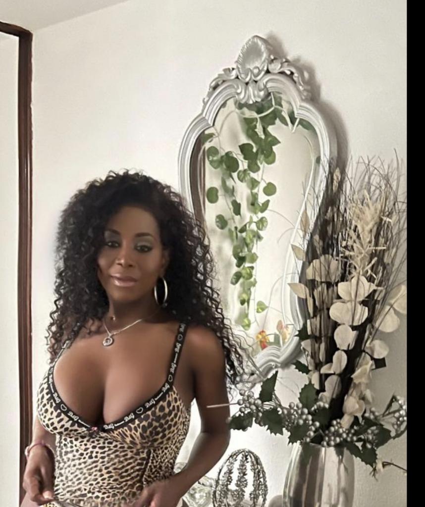 Chica busca chico en Granada: 