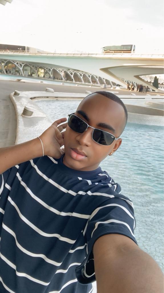 614965459: Chico busca chica en Valencia