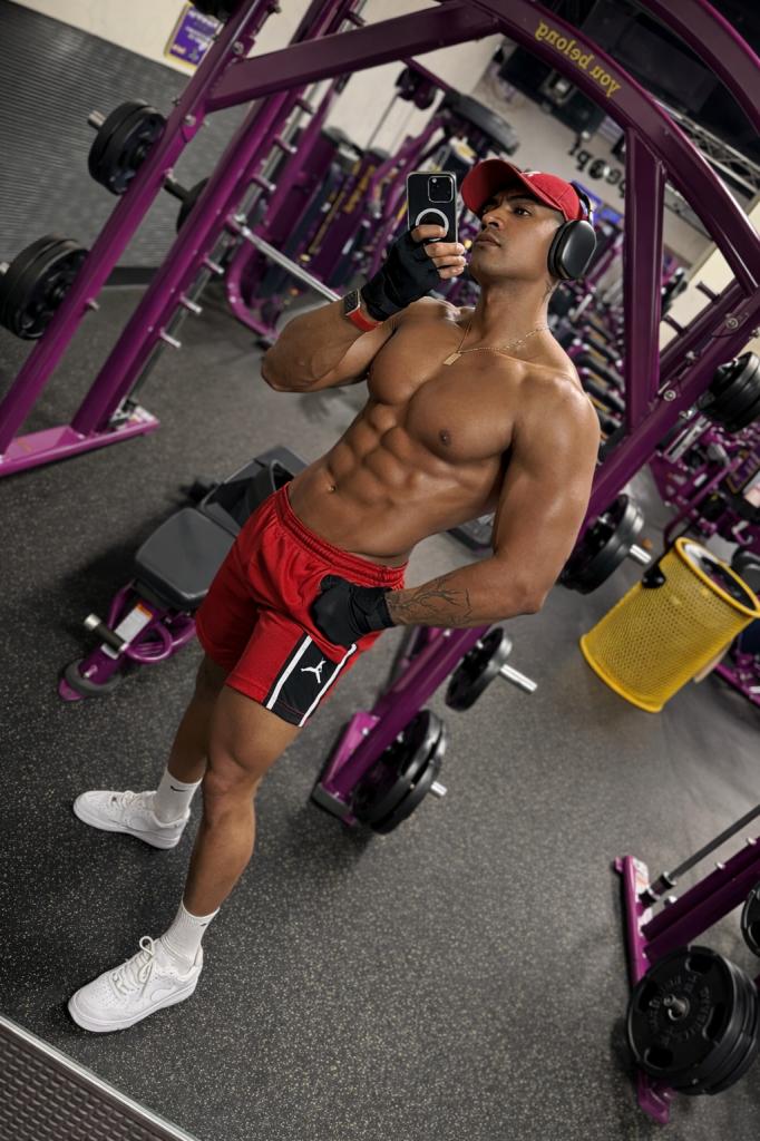 Chico busca chica en Málaga: 