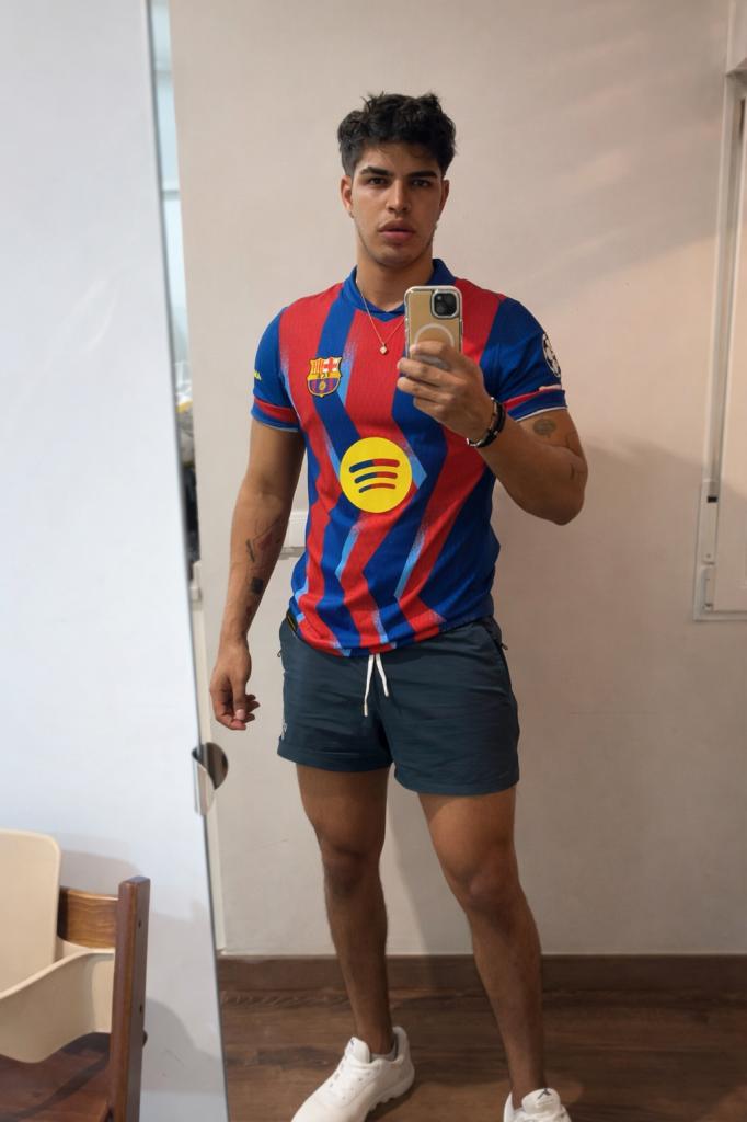 Chico busca chica en Granada: 