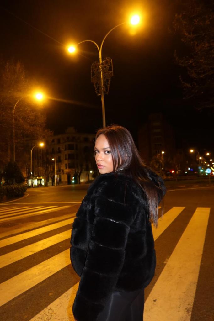 614557446: Travesti en Álava