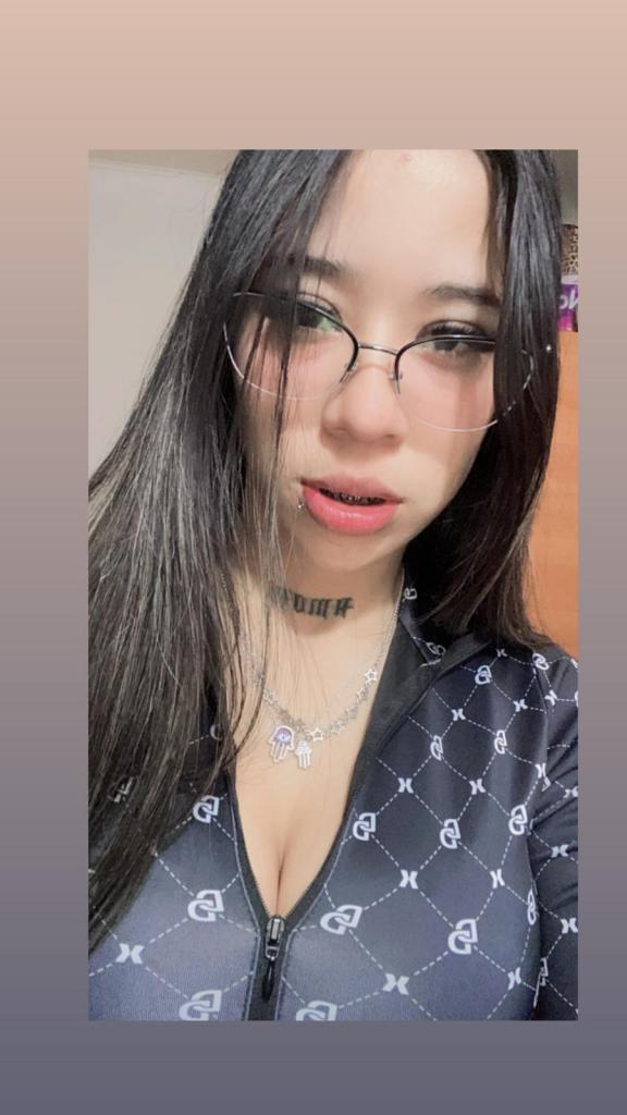 664427561: Chica busca chico en Barcelona