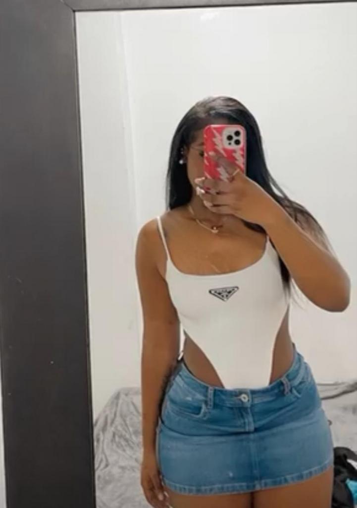 672888639: Chica busca chico en Almería